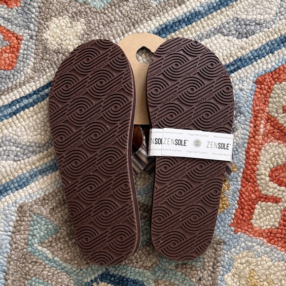 Feelgoodz Brown Leather-Effect Flip Flops with Striped Fabric Straps - Picture 2 of 7